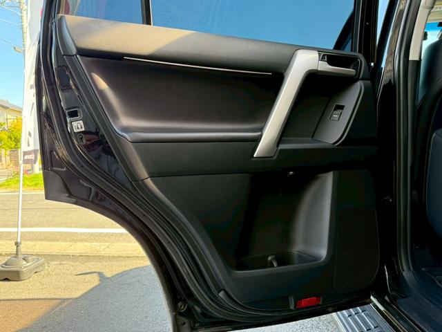 ランドクルーザープラド 　サンルーフ　リフトアップ　Ｍ／Ｔタイヤ（ＹＯＫＯＨＡＭＡ２０２５年製）　アルパイン９型ナビＴＶ　バックカメラ　前後ドライブレコーダー　ＥＴＣ　本革　ベンチレーション　クリアランスソナー　プリクラッシュ（24枚目）