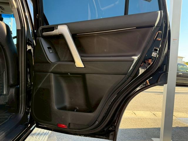 ランドクルーザープラド 　サンルーフ　リフトアップ　Ｍ／Ｔタイヤ（ＹＯＫＯＨＡＭＡ２０２５年製）　アルパイン９型ナビＴＶ　バックカメラ　前後ドライブレコーダー　ＥＴＣ　本革　ベンチレーション　クリアランスソナー　プリクラッシュ（26枚目）