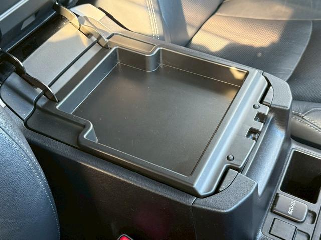 ランドクルーザープラド 　サンルーフ　リフトアップ　Ｍ／Ｔタイヤ（ＹＯＫＯＨＡＭＡ２０２５年製）　アルパイン９型ナビＴＶ　バックカメラ　前後ドライブレコーダー　ＥＴＣ　本革　ベンチレーション　クリアランスソナー　プリクラッシュ（33枚目）