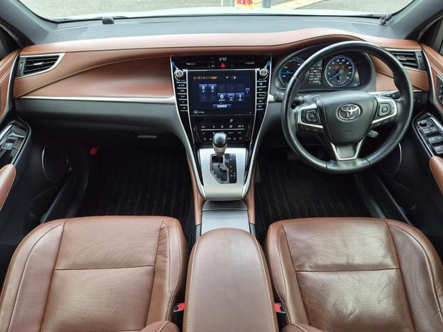 ハリアーハイブリッド プログレス　メタル　アンド　レザーパッケージ　ＴＲＤエアロ　サンルーフ　純正９型ナビＴＶ　パノラミックビュー　ＪＢＬサウンド　ＥＴＣ　茶革　シートヒーター　ベンチレーション　パワーシート　パワーバックドア　クリアランスソナー　セーフティセンス（5枚目）