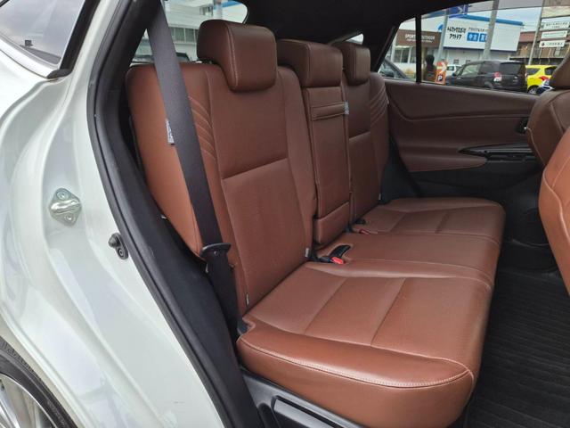 ハリアーハイブリッド プログレス　メタル　アンド　レザーパッケージ　ＴＲＤエアロ　サンルーフ　純正９型ナビＴＶ　パノラミックビュー　ＪＢＬサウンド　ＥＴＣ　茶革　シートヒーター　ベンチレーション　パワーシート　パワーバックドア　クリアランスソナー　セーフティセンス（19枚目）