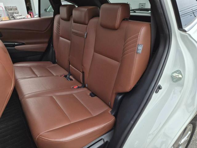 ハリアーハイブリッド プログレス　メタル　アンド　レザーパッケージ　ＴＲＤエアロ　サンルーフ　純正９型ナビＴＶ　パノラミックビュー　ＪＢＬサウンド　ＥＴＣ　茶革　シートヒーター　ベンチレーション　パワーシート　パワーバックドア　クリアランスソナー　セーフティセンス（21枚目）