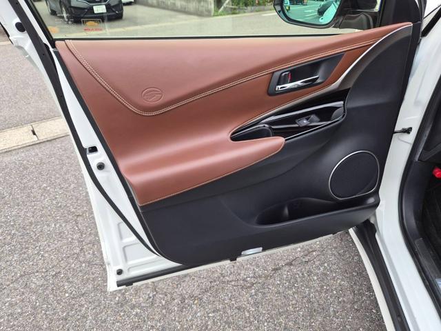 ハリアーハイブリッド プログレス　メタル　アンド　レザーパッケージ　ＴＲＤエアロ　サンルーフ　純正９型ナビＴＶ　パノラミックビュー　ＪＢＬサウンド　ＥＴＣ　茶革　シートヒーター　ベンチレーション　パワーシート　パワーバックドア　クリアランスソナー　セーフティセンス（25枚目）