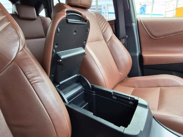 ハリアーハイブリッド プログレス　メタル　アンド　レザーパッケージ　ＴＲＤエアロ　サンルーフ　純正９型ナビＴＶ　パノラミックビュー　ＪＢＬサウンド　ＥＴＣ　茶革　シートヒーター　ベンチレーション　パワーシート　パワーバックドア　クリアランスソナー　セーフティセンス（33枚目）