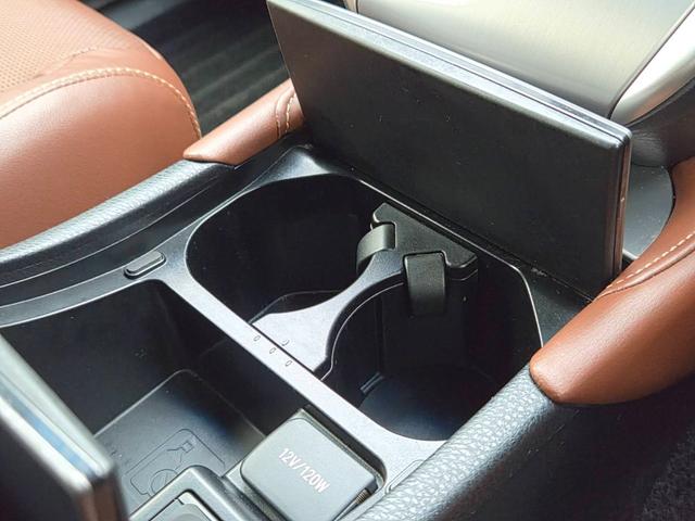 ハリアーハイブリッド プログレス　メタル　アンド　レザーパッケージ　ＴＲＤエアロ　サンルーフ　純正９型ナビＴＶ　パノラミックビュー　ＪＢＬサウンド　ＥＴＣ　茶革　シートヒーター　ベンチレーション　パワーシート　パワーバックドア　クリアランスソナー　セーフティセンス（34枚目）