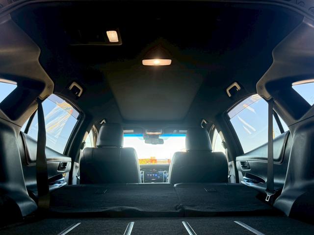 ハリアー プログレス　サンルーフ　ＴＲＤエアロ　純正９型ナビＴＶ　パノラミックビューモニター　ＪＢＬサウンド　ＥＴＣ　レーダークルーズ　パワーシート　パワーバックドア　プリクラッシュ　レーンキープアシスト（22枚目）