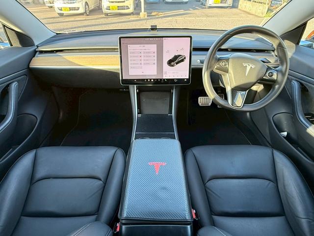 アイポイントの高いコックピットはロングドライブに最適。洗練されたゆとりのあるインテリアは必見です。