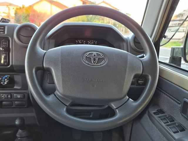 ランドクルーザー７０ バン　ＢＦグッドリッチＡ／Ｔタイヤ（２６５／７０Ｒ１６）　純正ナビＴＶ　ドライブレコーダー　ＥＴＣ　社外１６インチホイール　キーレスエントリー　イモビライザー　サイドバイザー　フォグランプ　３０周年記念（9枚目）