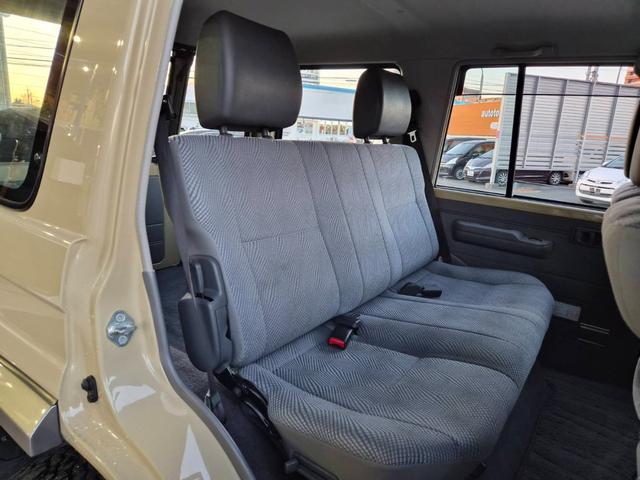 ランドクルーザー７０ バン　ＢＦグッドリッチＡ／Ｔタイヤ（２６５／７０Ｒ１６）　純正ナビＴＶ　ドライブレコーダー　ＥＴＣ　社外１６インチホイール　キーレスエントリー　イモビライザー　サイドバイザー　フォグランプ　３０周年記念（14枚目）