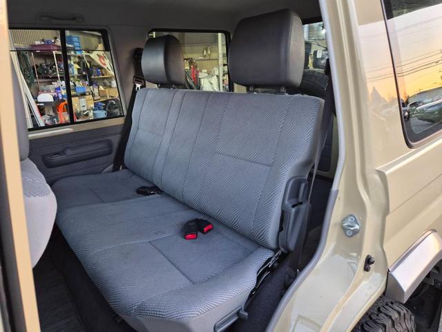 ランドクルーザー７０ バン　ＢＦグッドリッチＡ／Ｔタイヤ（２６５／７０Ｒ１６）　純正ナビＴＶ　ドライブレコーダー　ＥＴＣ　社外１６インチホイール　キーレスエントリー　イモビライザー　サイドバイザー　フォグランプ　３０周年記念（16枚目）