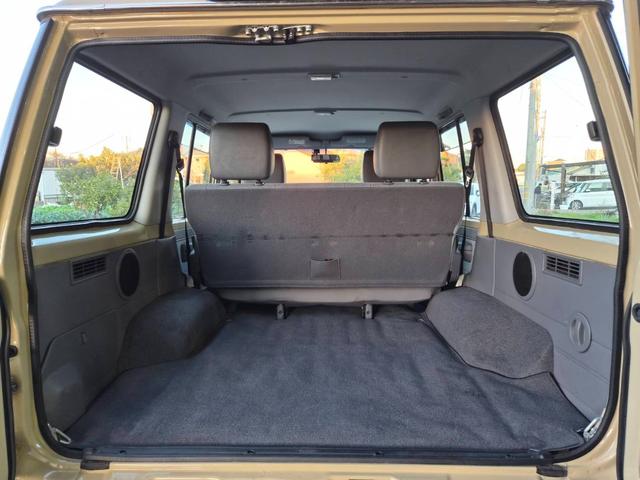 ランドクルーザー７０ バン　ＢＦグッドリッチＡ／Ｔタイヤ（２６５／７０Ｒ１６）　純正ナビＴＶ　ドライブレコーダー　ＥＴＣ　社外１６インチホイール　キーレスエントリー　イモビライザー　サイドバイザー　フォグランプ　３０周年記念（17枚目）