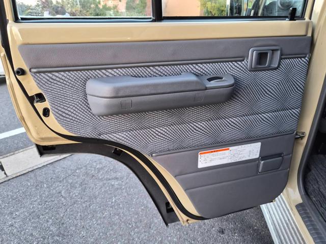 ランドクルーザー７０ バン　ＢＦグッドリッチＡ／Ｔタイヤ（２６５／７０Ｒ１６）　純正ナビＴＶ　ドライブレコーダー　ＥＴＣ　社外１６インチホイール　キーレスエントリー　イモビライザー　サイドバイザー　フォグランプ　３０周年記念（21枚目）