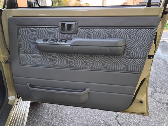 ランドクルーザー７０ バン　ＢＦグッドリッチＡ／Ｔタイヤ（２６５／７０Ｒ１６）　純正ナビＴＶ　ドライブレコーダー　ＥＴＣ　社外１６インチホイール　キーレスエントリー　イモビライザー　サイドバイザー　フォグランプ　３０周年記念（22枚目）