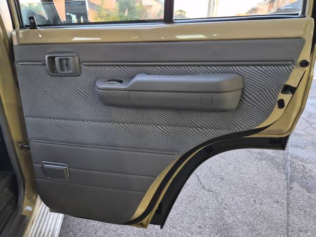 ランドクルーザー７０ バン　ＢＦグッドリッチＡ／Ｔタイヤ（２６５／７０Ｒ１６）　純正ナビＴＶ　ドライブレコーダー　ＥＴＣ　社外１６インチホイール　キーレスエントリー　イモビライザー　サイドバイザー　フォグランプ　３０周年記念（23枚目）
