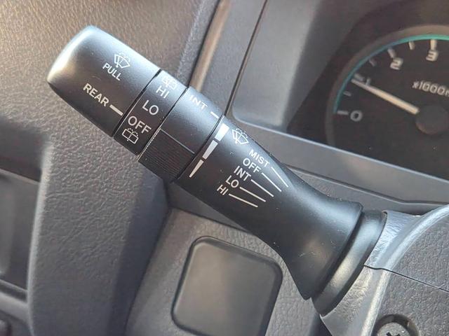 ランドクルーザー７０ バン　ＢＦグッドリッチＡ／Ｔタイヤ（２６５／７０Ｒ１６）　純正ナビＴＶ　ドライブレコーダー　ＥＴＣ　社外１６インチホイール　キーレスエントリー　イモビライザー　サイドバイザー　フォグランプ　３０周年記念（25枚目）