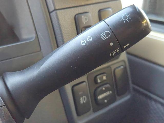 ランドクルーザー７０ バン　ＢＦグッドリッチＡ／Ｔタイヤ（２６５／７０Ｒ１６）　純正ナビＴＶ　ドライブレコーダー　ＥＴＣ　社外１６インチホイール　キーレスエントリー　イモビライザー　サイドバイザー　フォグランプ　３０周年記念（26枚目）