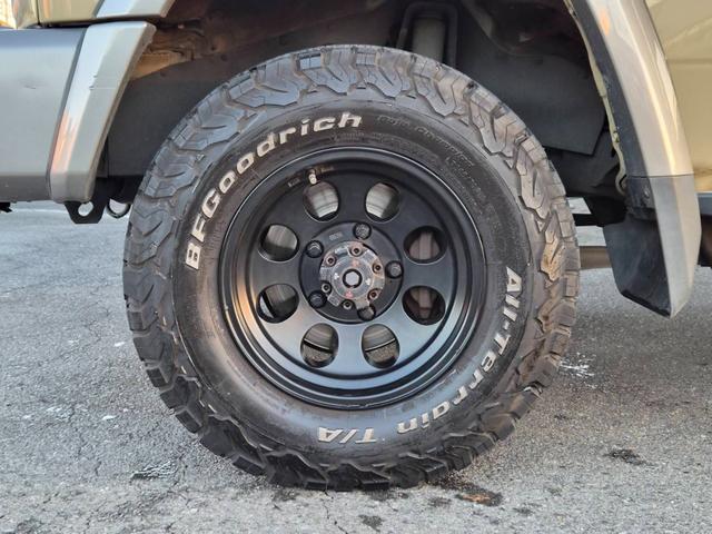 ランドクルーザー７０ バン　ＢＦグッドリッチＡ／Ｔタイヤ（２６５／７０Ｒ１６）　純正ナビＴＶ　ドライブレコーダー　ＥＴＣ　社外１６インチホイール　キーレスエントリー　イモビライザー　サイドバイザー　フォグランプ　３０周年記念（47枚目）