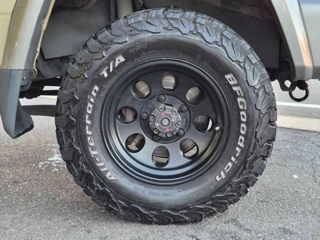 ランドクルーザー７０ バン　ＢＦグッドリッチＡ／Ｔタイヤ（２６５／７０Ｒ１６）　純正ナビＴＶ　ドライブレコーダー　ＥＴＣ　社外１６インチホイール　キーレスエントリー　イモビライザー　サイドバイザー　フォグランプ　３０周年記念（48枚目）