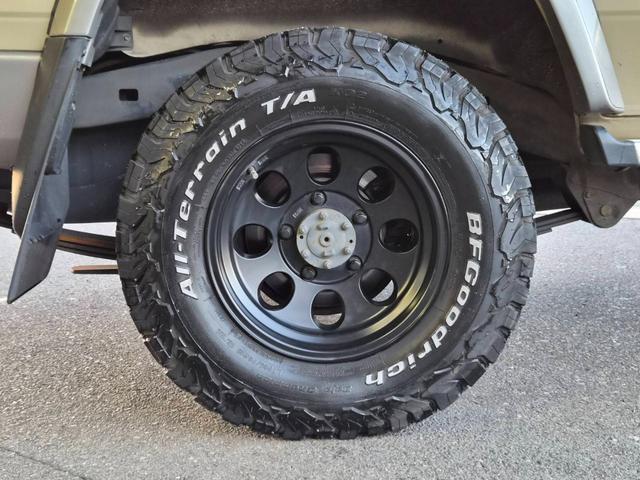 ランドクルーザー７０ バン　ＢＦグッドリッチＡ／Ｔタイヤ（２６５／７０Ｒ１６）　純正ナビＴＶ　ドライブレコーダー　ＥＴＣ　社外１６インチホイール　キーレスエントリー　イモビライザー　サイドバイザー　フォグランプ　３０周年記念（49枚目）