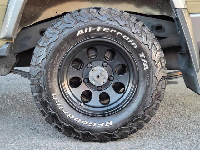 ランドクルーザー７０ バン　ＢＦグッドリッチＡ／Ｔタイヤ（２６５／７０Ｒ１６）　純正ナビＴＶ　ドライブレコーダー　ＥＴＣ　社外１６インチホイール　キーレスエントリー　イモビライザー　サイドバイザー　フォグランプ　３０周年記念（50枚目）