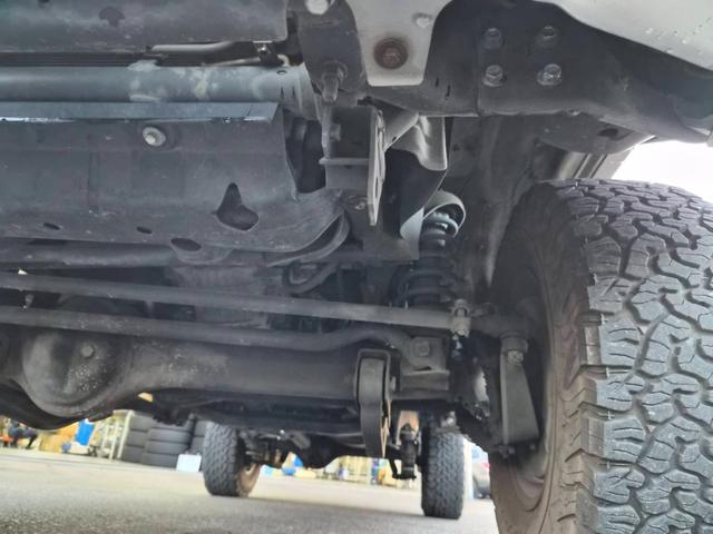 ランドクルーザー７０ バン　ＢＦグッドリッチＡ／Ｔタイヤ（２６５／７０Ｒ１６）　純正ナビＴＶ　ドライブレコーダー　ＥＴＣ　社外１６インチホイール　キーレスエントリー　イモビライザー　サイドバイザー　フォグランプ　３０周年記念（54枚目）