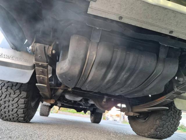 ランドクルーザー７０ バン　ＢＦグッドリッチＡ／Ｔタイヤ（２６５／７０Ｒ１６）　純正ナビＴＶ　ドライブレコーダー　ＥＴＣ　社外１６インチホイール　キーレスエントリー　イモビライザー　サイドバイザー　フォグランプ　３０周年記念（55枚目）