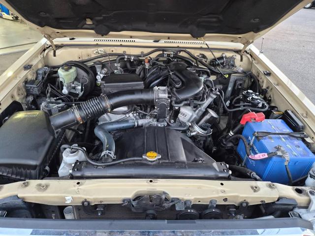 ランドクルーザー７０ バン　ＢＦグッドリッチＡ／Ｔタイヤ（２６５／７０Ｒ１６）　純正ナビＴＶ　ドライブレコーダー　ＥＴＣ　社外１６インチホイール　キーレスエントリー　イモビライザー　サイドバイザー　フォグランプ　３０周年記念（57枚目）