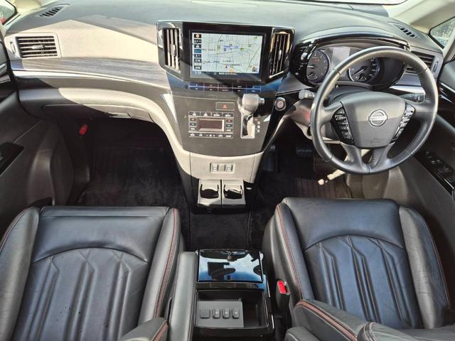 エルグランド ２５０ハイウェイスタープレミアム　純正１０型ナビＴＶ　フリップダウンモニター　アラウンドビューモニター　ＥＴＣ　両側パワースライドドア　パワーバックドア　レザーシート　シートヒーター　衝突軽減　レーダークルーズ（5枚目）