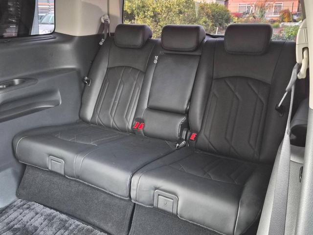 エルグランド ２５０ハイウェイスタープレミアム　純正１０型ナビＴＶ　フリップダウンモニター　アラウンドビューモニター　ＥＴＣ　両側パワースライドドア　パワーバックドア　レザーシート　シートヒーター　衝突軽減　レーダークルーズ（21枚目）