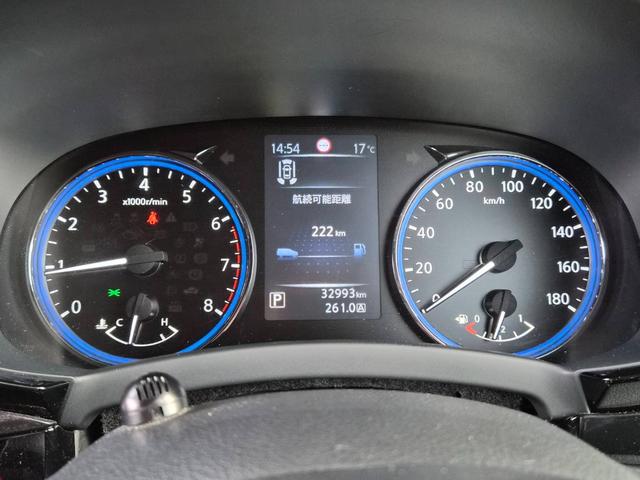 エルグランド ２５０ハイウェイスタープレミアム　純正１０型ナビＴＶ　フリップダウンモニター　アラウンドビューモニター　ＥＴＣ　両側パワースライドドア　パワーバックドア　レザーシート　シートヒーター　衝突軽減　レーダークルーズ（27枚目）