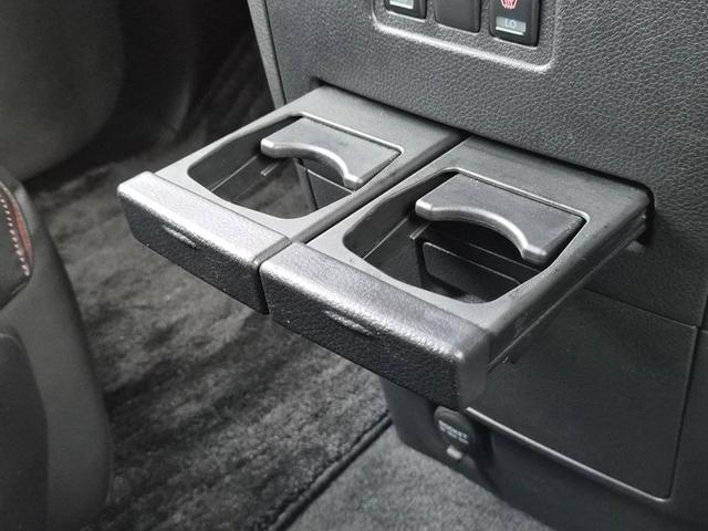 エルグランド ２５０ハイウェイスタープレミアム　純正１０型ナビＴＶ　フリップダウンモニター　アラウンドビューモニター　ＥＴＣ　両側パワースライドドア　パワーバックドア　レザーシート　シートヒーター　衝突軽減　レーダークルーズ（31枚目）