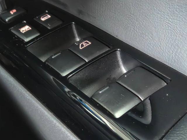 エルグランド ２５０ハイウェイスタープレミアム　純正１０型ナビＴＶ　フリップダウンモニター　アラウンドビューモニター　ＥＴＣ　両側パワースライドドア　パワーバックドア　レザーシート　シートヒーター　衝突軽減　レーダークルーズ（35枚目）