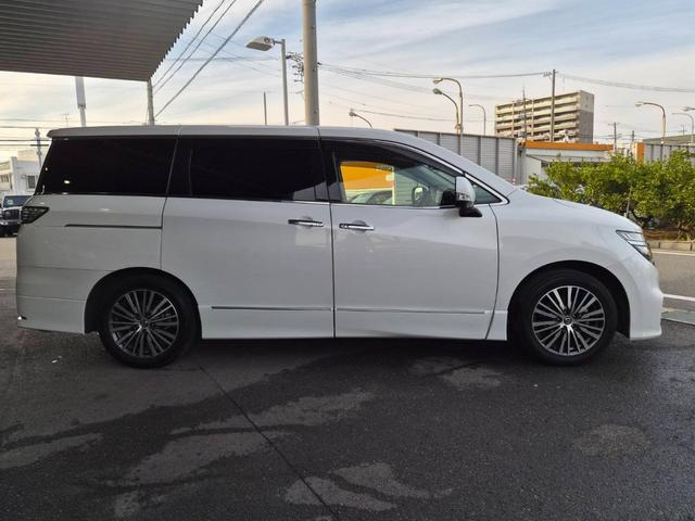 エルグランド ２５０ハイウェイスタープレミアム　純正１０型ナビＴＶ　フリップダウンモニター　アラウンドビューモニター　ＥＴＣ　両側パワースライドドア　パワーバックドア　レザーシート　シートヒーター　衝突軽減　レーダークルーズ（42枚目）