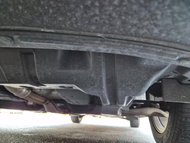 エルグランド ２５０ハイウェイスタープレミアム　純正１０型ナビＴＶ　フリップダウンモニター　アラウンドビューモニター　ＥＴＣ　両側パワースライドドア　パワーバックドア　レザーシート　シートヒーター　衝突軽減　レーダークルーズ（61枚目）