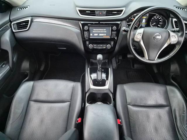 エクストレイル ２０Ｘ　３列７人乗り　地デジコネクトナビ　アラウンドビューモニター　ビルトインＥＴＣ　クルーズコントロール　シートヒーター　ミラーヒーター　ヒルディセントコントロール　フォグランプ　ルーフレール　４ＷＤ（5枚目）