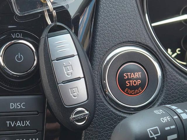 エクストレイル ２０Ｘ　３列７人乗り　地デジコネクトナビ　アラウンドビューモニター　ビルトインＥＴＣ　クルーズコントロール　シートヒーター　ミラーヒーター　ヒルディセントコントロール　フォグランプ　ルーフレール　４ＷＤ（11枚目）