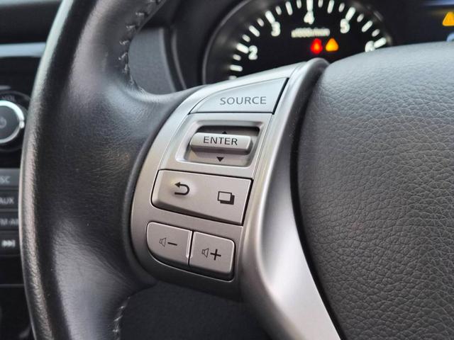 エクストレイル ２０Ｘ　３列７人乗り　地デジコネクトナビ　アラウンドビューモニター　ビルトインＥＴＣ　クルーズコントロール　シートヒーター　ミラーヒーター　ヒルディセントコントロール　フォグランプ　ルーフレール　４ＷＤ（12枚目）