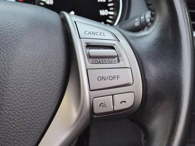 エクストレイル ２０Ｘ　３列７人乗り　地デジコネクトナビ　アラウンドビューモニター　ビルトインＥＴＣ　クルーズコントロール　シートヒーター　ミラーヒーター　ヒルディセントコントロール　フォグランプ　ルーフレール　４ＷＤ（13枚目）