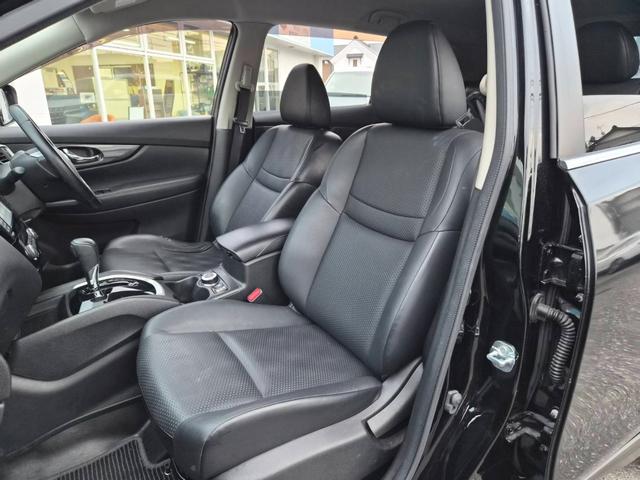 エクストレイル ２０Ｘ　３列７人乗り　地デジコネクトナビ　アラウンドビューモニター　ビルトインＥＴＣ　クルーズコントロール　シートヒーター　ミラーヒーター　ヒルディセントコントロール　フォグランプ　ルーフレール　４ＷＤ（16枚目）