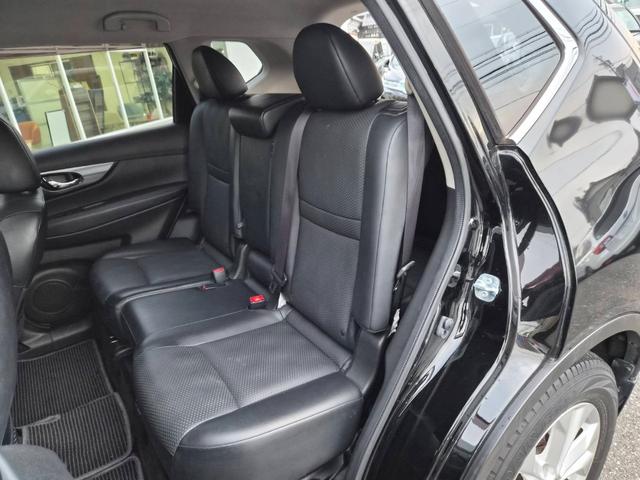 エクストレイル ２０Ｘ　３列７人乗り　地デジコネクトナビ　アラウンドビューモニター　ビルトインＥＴＣ　クルーズコントロール　シートヒーター　ミラーヒーター　ヒルディセントコントロール　フォグランプ　ルーフレール　４ＷＤ（17枚目）