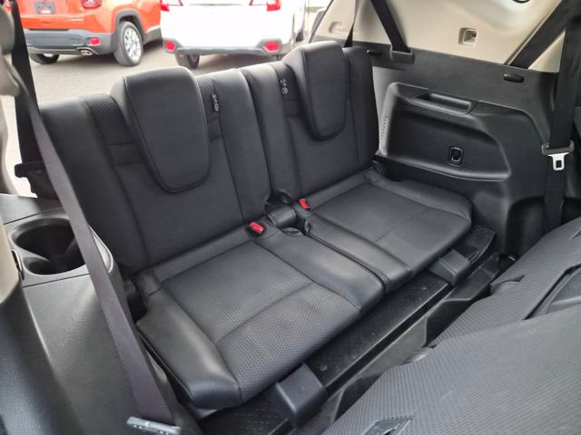 エクストレイル ２０Ｘ　３列７人乗り　地デジコネクトナビ　アラウンドビューモニター　ビルトインＥＴＣ　クルーズコントロール　シートヒーター　ミラーヒーター　ヒルディセントコントロール　フォグランプ　ルーフレール　４ＷＤ（18枚目）