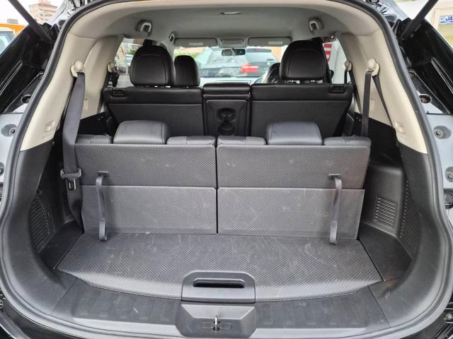 エクストレイル ２０Ｘ　３列７人乗り　地デジコネクトナビ　アラウンドビューモニター　ビルトインＥＴＣ　クルーズコントロール　シートヒーター　ミラーヒーター　ヒルディセントコントロール　フォグランプ　ルーフレール　４ＷＤ（20枚目）