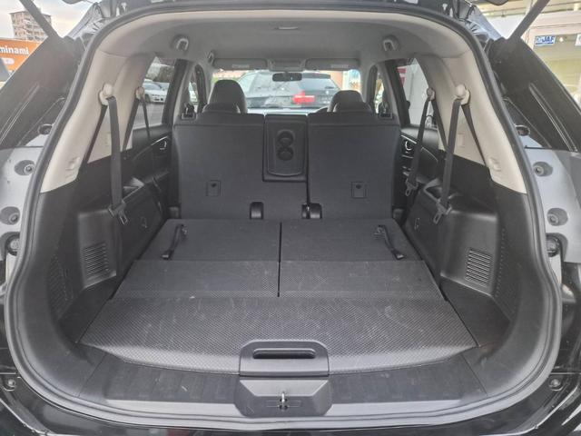 エクストレイル ２０Ｘ　３列７人乗り　地デジコネクトナビ　アラウンドビューモニター　ビルトインＥＴＣ　クルーズコントロール　シートヒーター　ミラーヒーター　ヒルディセントコントロール　フォグランプ　ルーフレール　４ＷＤ（21枚目）