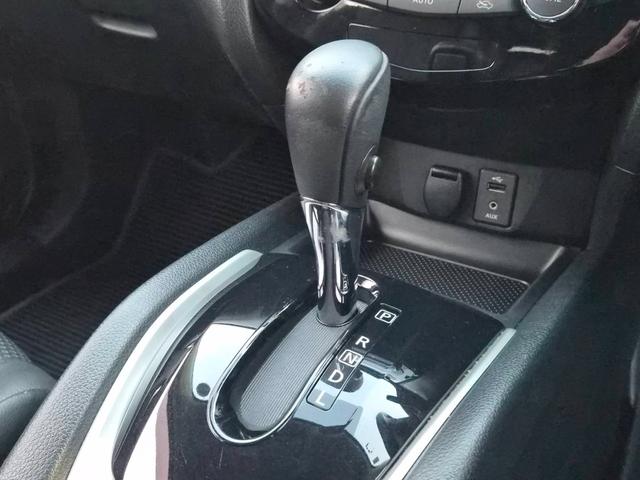 エクストレイル ２０Ｘ　３列７人乗り　地デジコネクトナビ　アラウンドビューモニター　ビルトインＥＴＣ　クルーズコントロール　シートヒーター　ミラーヒーター　ヒルディセントコントロール　フォグランプ　ルーフレール　４ＷＤ（31枚目）