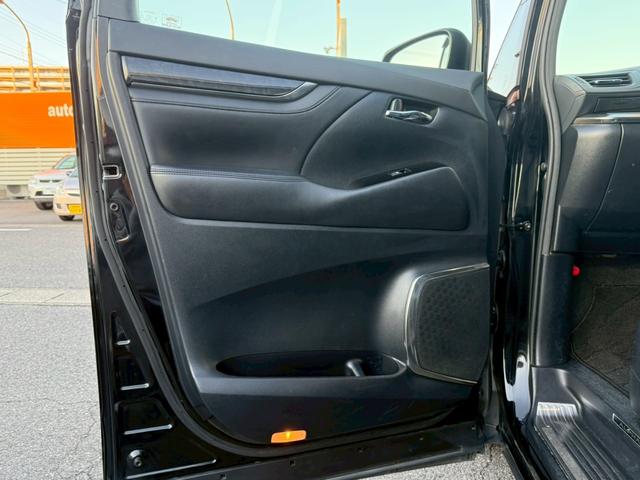 アルファード ２．５Ｓ　Ｃパッケージ　モデリスタエアロ　サンルーフ　アルパイン１１型ナビＴＶ　アルパイン１２．８型後席モニター　ＥＴＣ　両側パワースライドドア　ベンチレーション　セーフティセンス　パワーバックドア　３眼ＬＥＤ（23枚目）