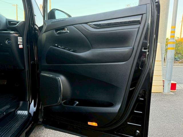 アルファード ２．５Ｓ　Ｃパッケージ　モデリスタエアロ　サンルーフ　アルパイン１１型ナビＴＶ　アルパイン１２．８型後席モニター　ＥＴＣ　両側パワースライドドア　ベンチレーション　セーフティセンス　パワーバックドア　３眼ＬＥＤ（24枚目）