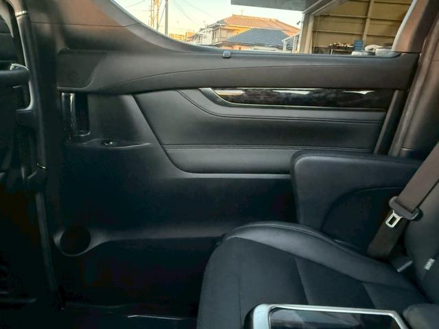 アルファード ２．５Ｓ　Ｃパッケージ　モデリスタエアロ　サンルーフ　アルパイン１１型ナビＴＶ　アルパイン１２．８型後席モニター　ＥＴＣ　両側パワースライドドア　ベンチレーション　セーフティセンス　パワーバックドア　３眼ＬＥＤ（26枚目）