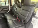 【後席シート】ゆったりとしたスペースが確保されております。破れや汚れ等、大きなダメージも見受けられません。