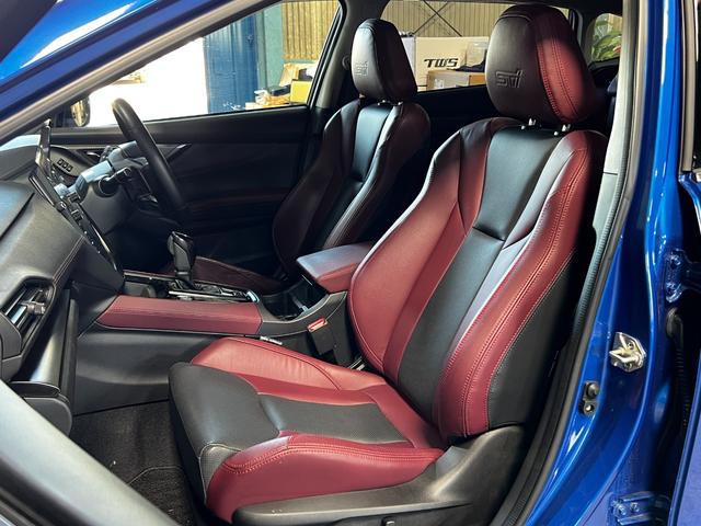 レヴォーグ ＳＴＩスポーツ　ＥＸ　大型ナビディスプレイ／アダプティブクルーズコントロール／全周囲カメラ／本革パワーシート／ＢＬＩＴＺ車高調整サスペンション／ＫＵＨＬ　Ｒａｃｉｎｇフラップタイプエアロ／マフラー／ＶＥＲＺ１９インチ（5枚目）