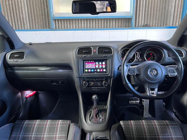 ゴルフ ＧＴＩ　ＧＴＩ（５名）ディスプレイオーディオ／ＡＩＲＬＩＦＴエアサス／ＰＯＫＡＬアルミホイール／６速ＤＳＧ／ターボ／パドルシフト／ＢＬＵＥＴＯＯＴＨ／パワーウインドウ／ＬＥＤフォグランプ（2枚目）